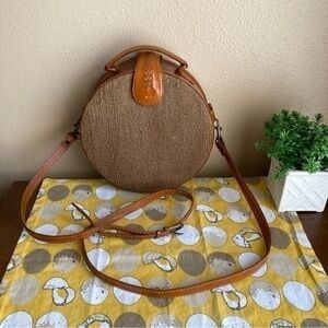 Vintage look round canteen crossbody purse